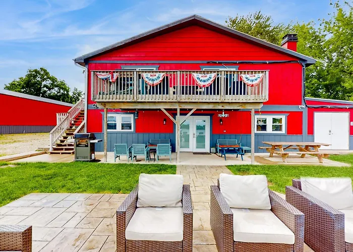 Waterfront Fun! Group Getaway On Marie Holiday home